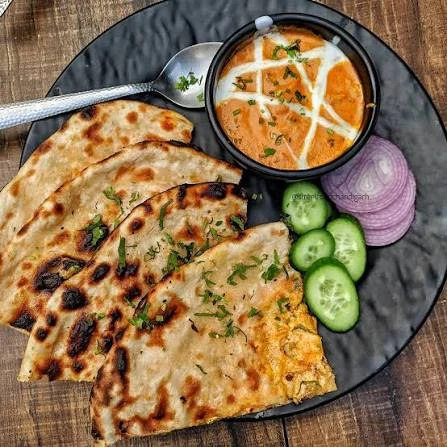 CHEESE NAAN + GRAVY